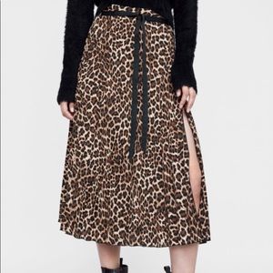 Zara pleated leopard midi skirt size M
